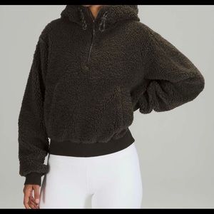 Lululemon Textured Fleece 1/2 Zip Olive Green Size 6. Great Pre-owned Condition